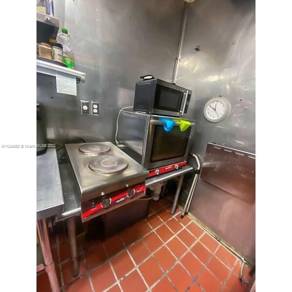 Warmer/ cooktop, microwave, and oven. Always kept clean!