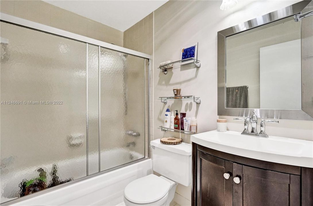 Недавно арендовано: $3,950 (3 спален, 2 ванн, 1349 Квадратных фут)