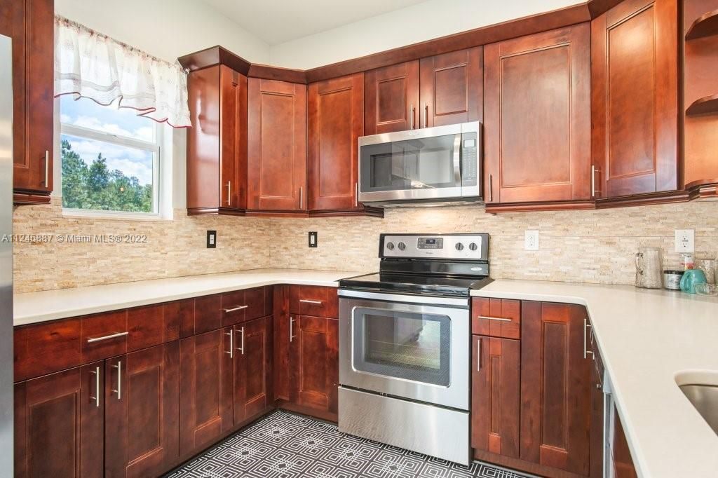 Recently Sold: $449,000 (3 beds, 2 baths, 1183 Square Feet)