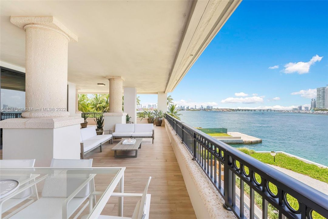 Recently Sold: $16,800,000 (4 beds, 4 baths, 4904 Square Feet)