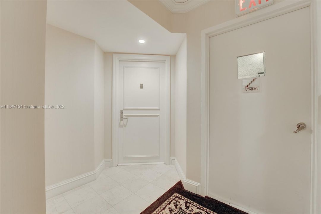 Well maintained building w/ well lit / wide hallways. Emergency exit right next to unit