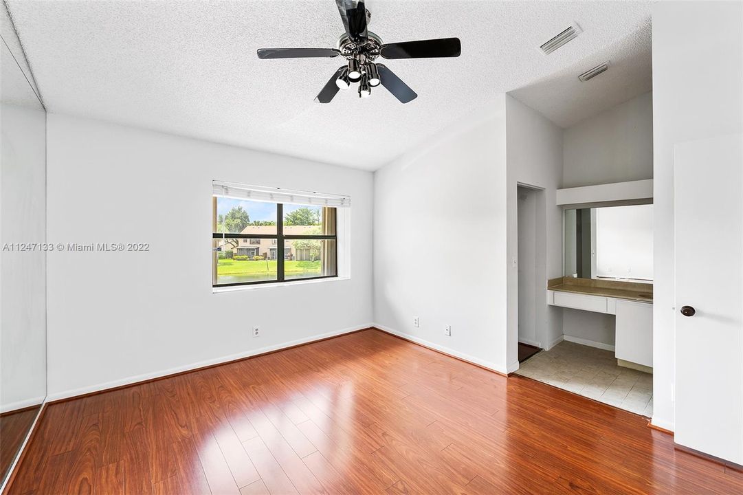 Recently Sold: $310,000 (2 beds, 2 baths, 1343 Square Feet)