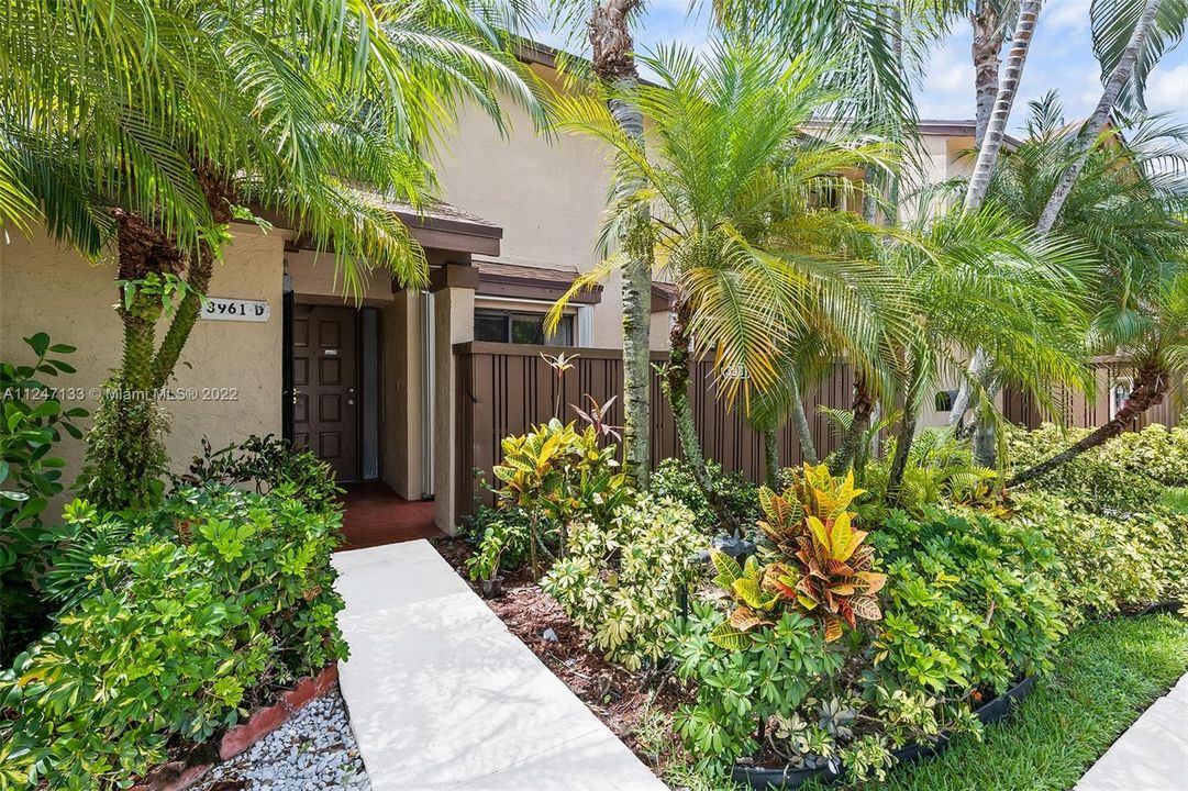 Recently Sold: $310,000 (2 beds, 2 baths, 1343 Square Feet)