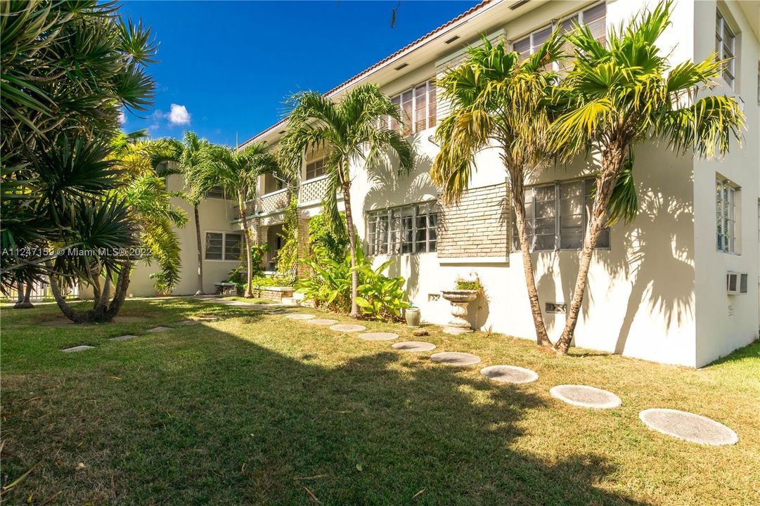 Недавно арендовано: $2,400 (2 спален, 2 ванн, 850 Квадратных фут)