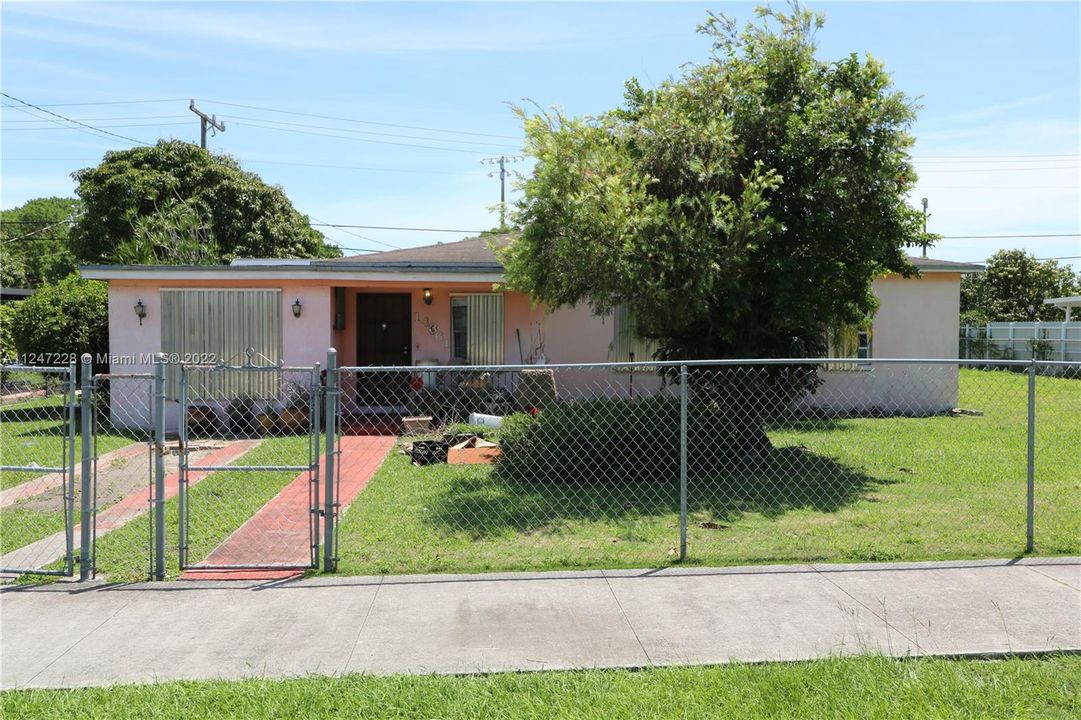 Recently Sold: $320,000 (3 beds, 1 baths, 1336 Square Feet)