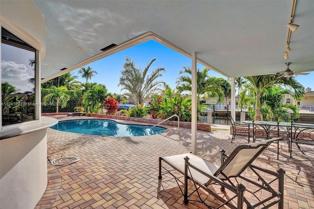 Recently Sold: $2,100,000 (3 beds, 3 baths, 2692 Square Feet)