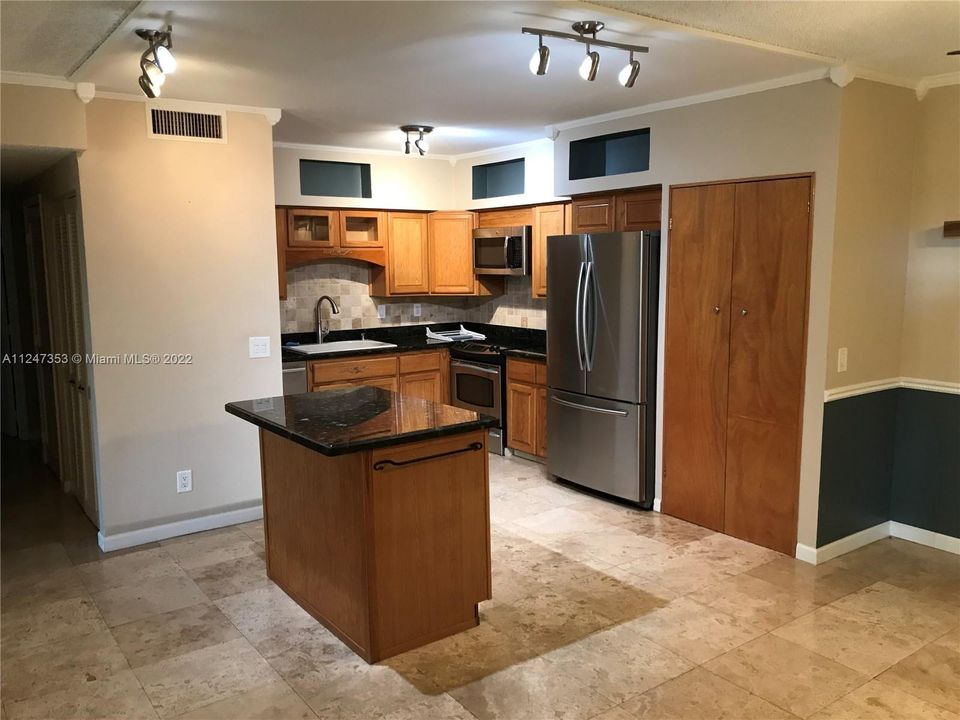 Recently Sold: $290,000 (2 beds, 2 baths, 1310 Square Feet)