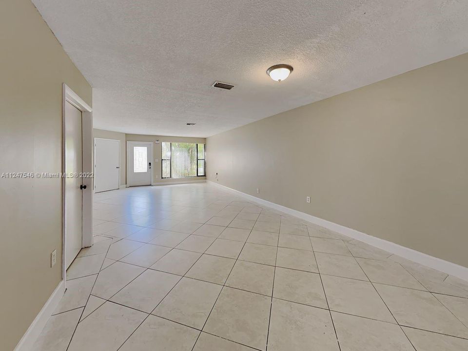 Recently Rented: $3,425 (4 beds, 3 baths, 2776 Square Feet)