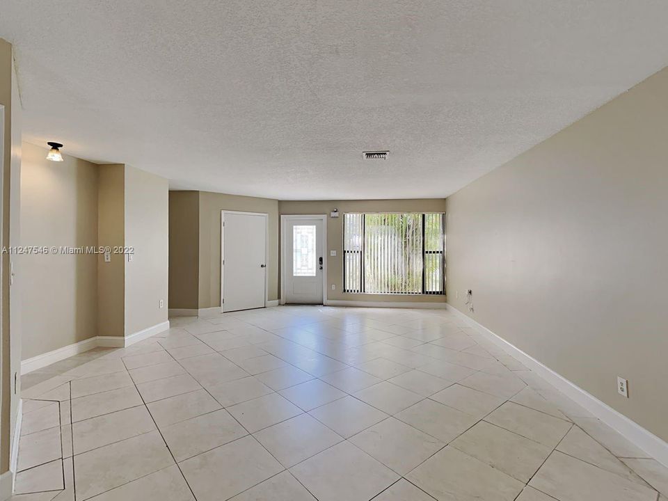 Recently Rented: $3,425 (4 beds, 3 baths, 2776 Square Feet)