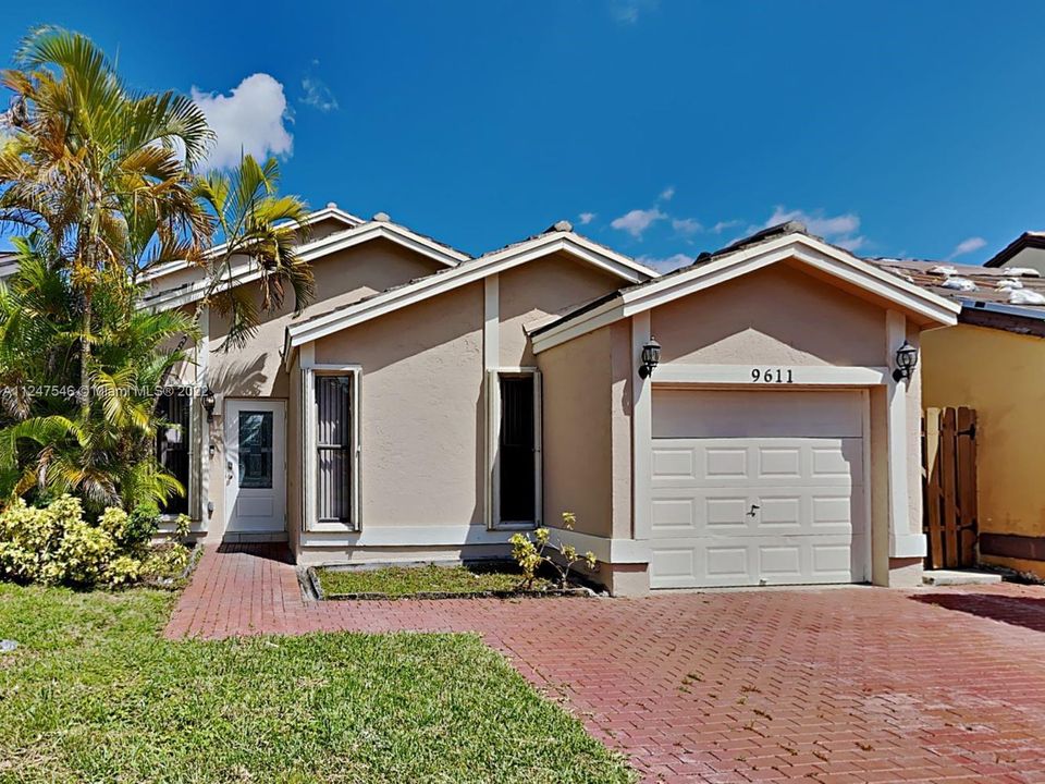 Recently Rented: $3,425 (4 beds, 3 baths, 2776 Square Feet)