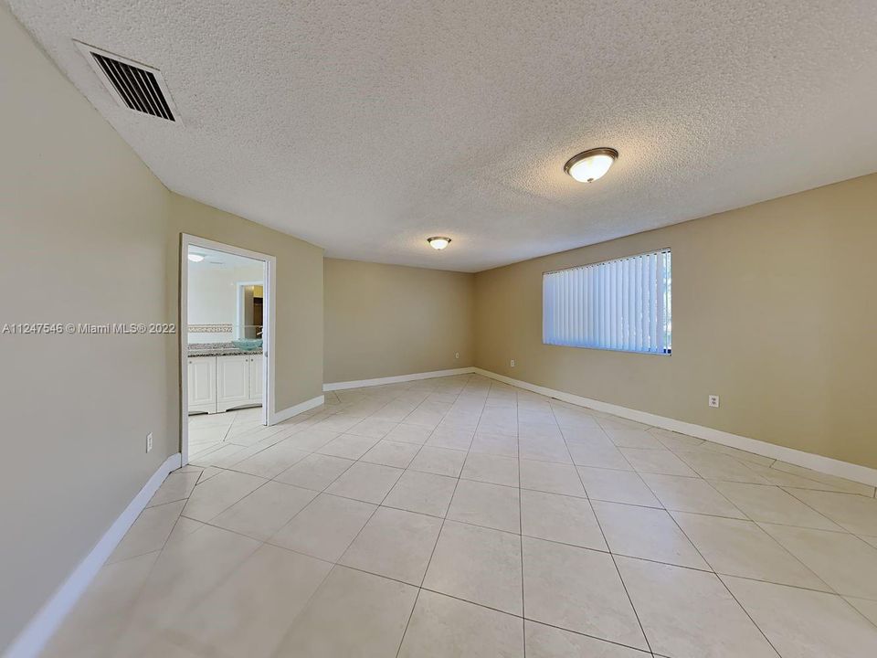 Recently Rented: $3,425 (4 beds, 3 baths, 2776 Square Feet)