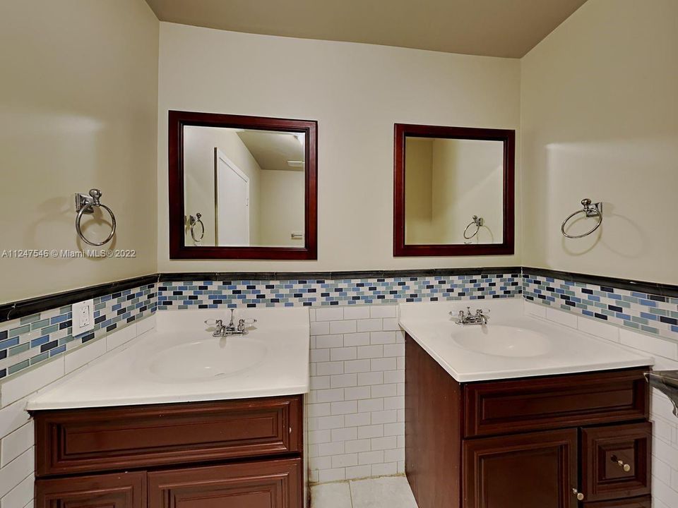 Recently Rented: $3,425 (4 beds, 3 baths, 2776 Square Feet)