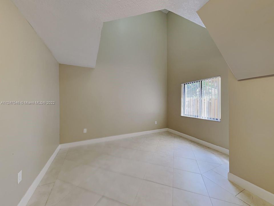 Recently Rented: $3,425 (4 beds, 3 baths, 2776 Square Feet)