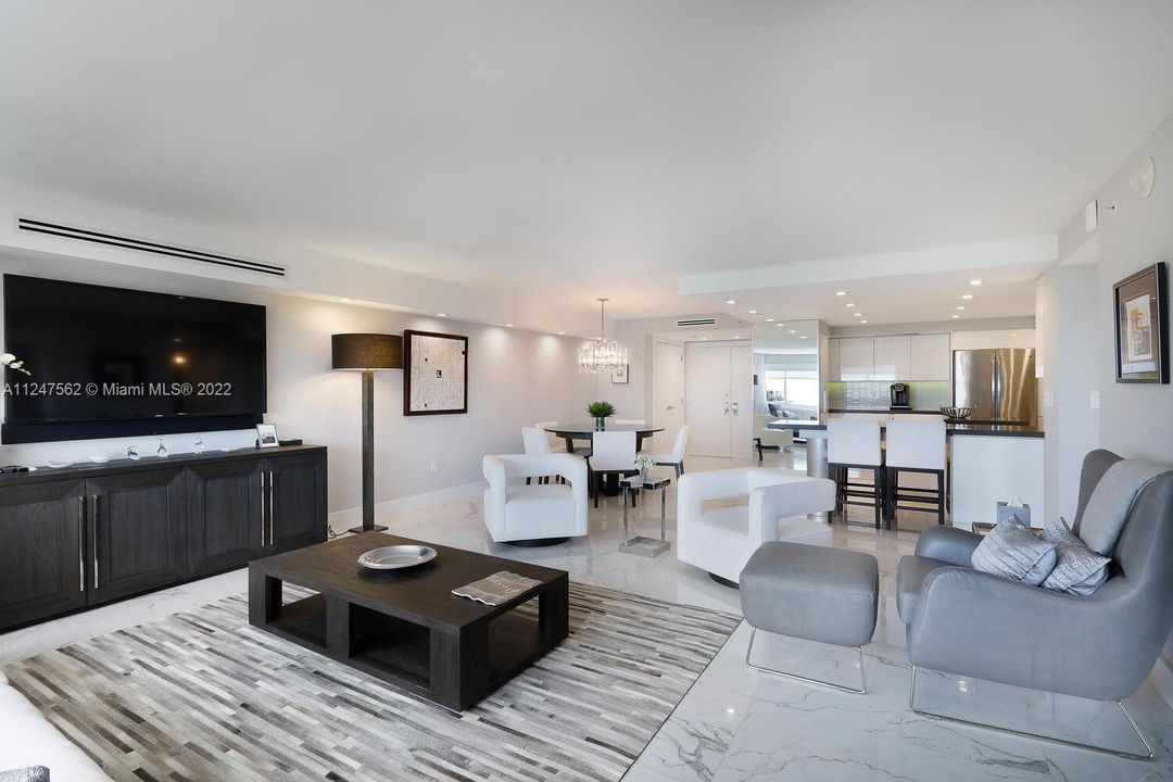 Recently Sold: $1,100,000 (2 beds, 2 baths, 1562 Square Feet)