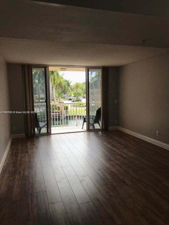 Recently Sold: $299,000 (2 beds, 2 baths, 1022 Square Feet)