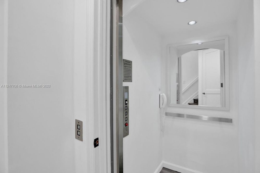 最近售出: $1,195,000 (3 贝兹, 3 浴室, 2815 平方英尺)