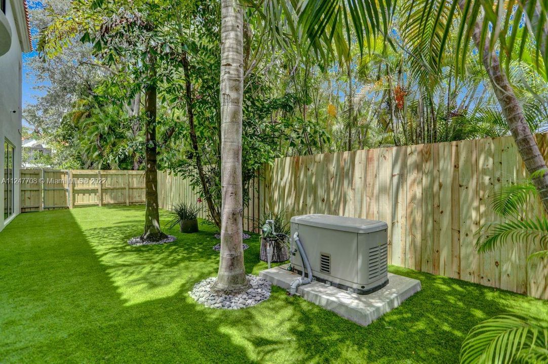 最近售出: $1,195,000 (3 贝兹, 3 浴室, 2815 平方英尺)