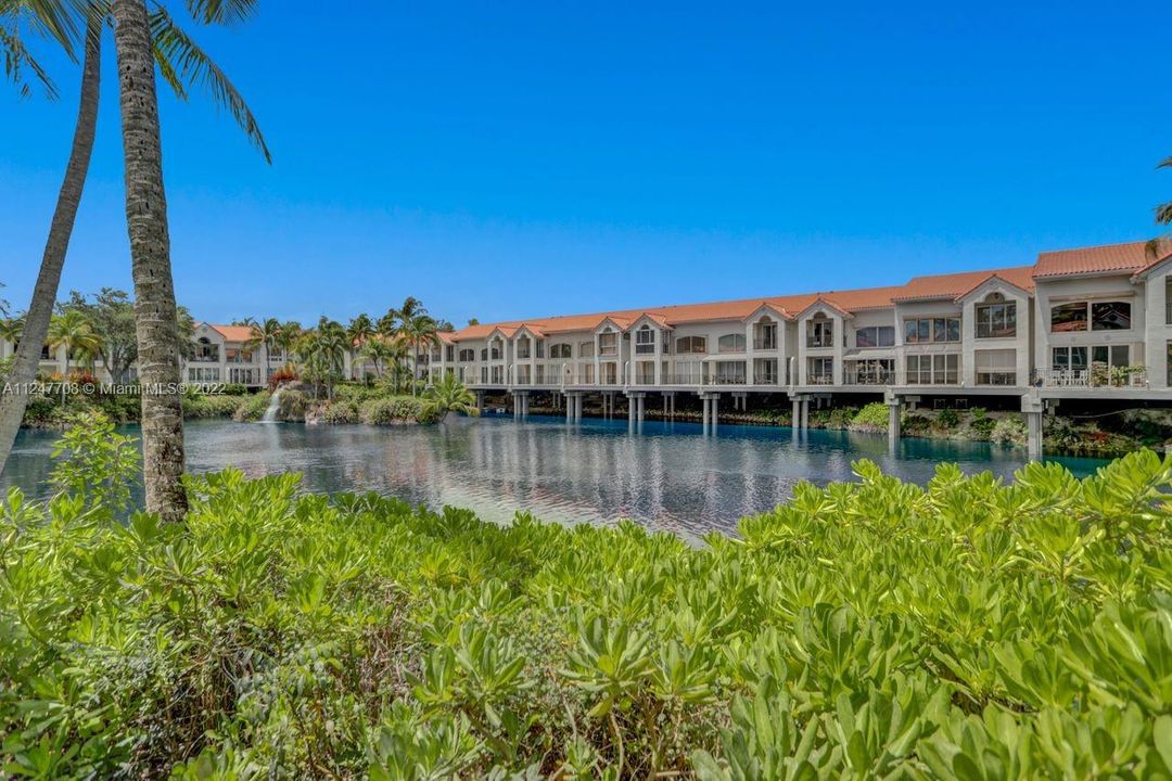 最近售出: $1,195,000 (3 贝兹, 3 浴室, 2815 平方英尺)