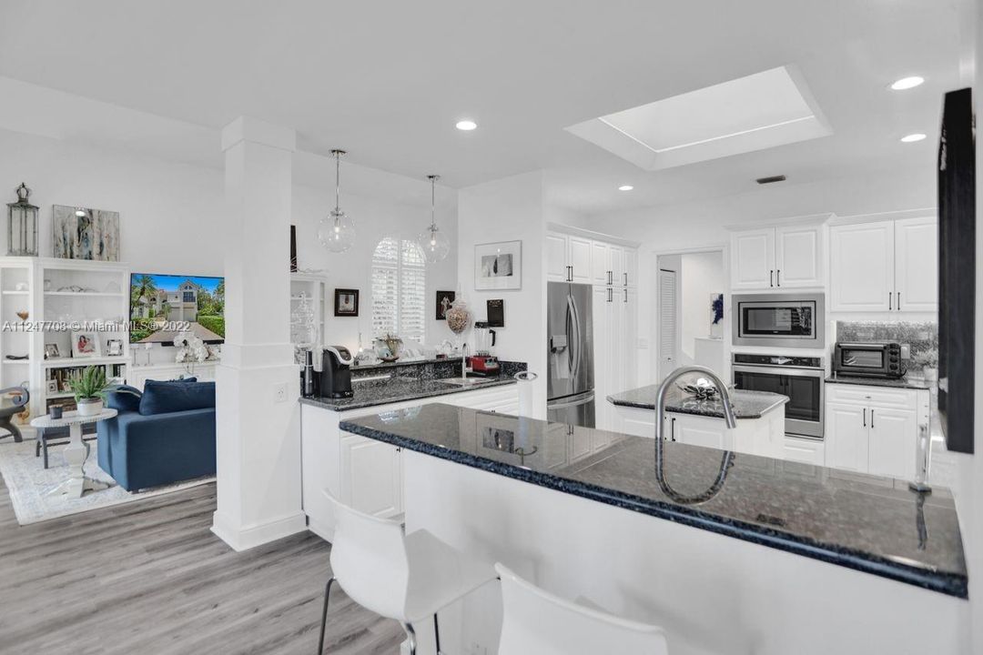 最近售出: $1,195,000 (3 贝兹, 3 浴室, 2815 平方英尺)