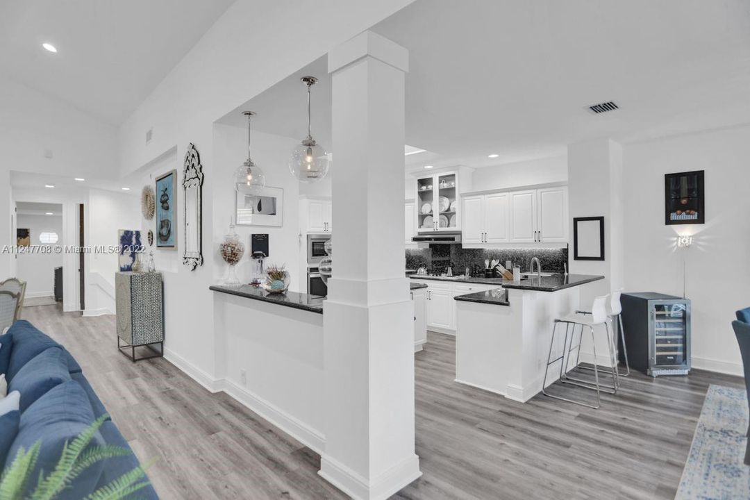 最近售出: $1,195,000 (3 贝兹, 3 浴室, 2815 平方英尺)