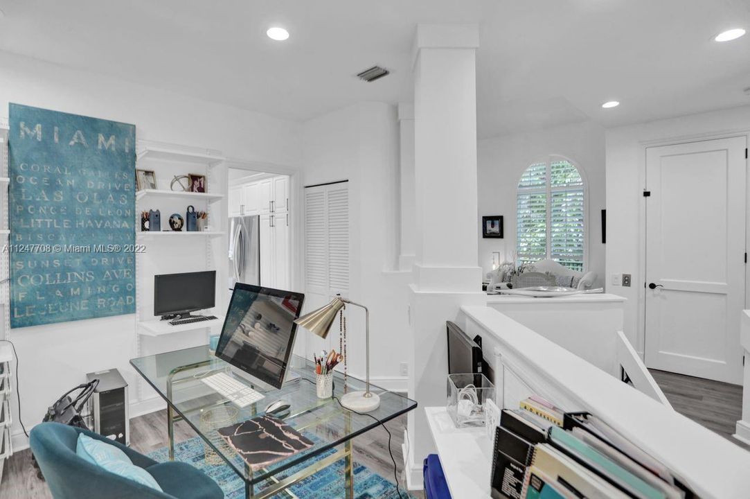 最近售出: $1,195,000 (3 贝兹, 3 浴室, 2815 平方英尺)