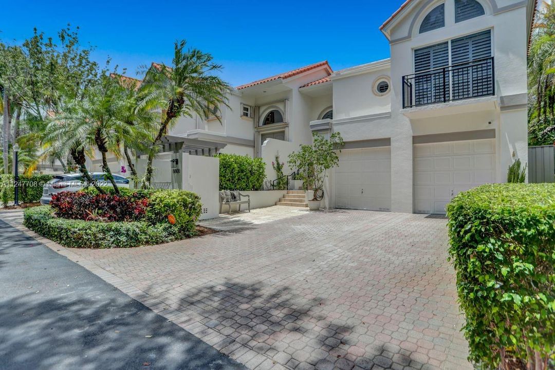 最近售出: $1,195,000 (3 贝兹, 3 浴室, 2815 平方英尺)