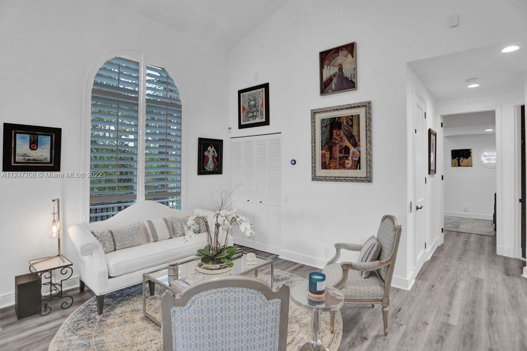 最近售出: $1,195,000 (3 贝兹, 3 浴室, 2815 平方英尺)