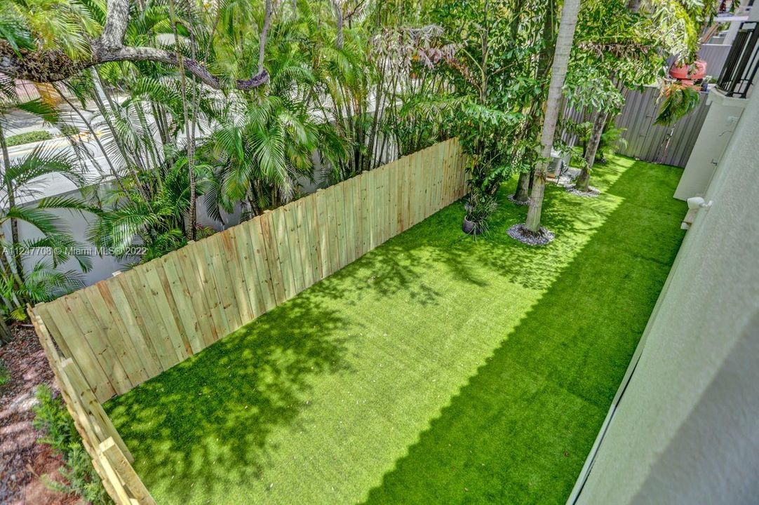 最近售出: $1,195,000 (3 贝兹, 3 浴室, 2815 平方英尺)