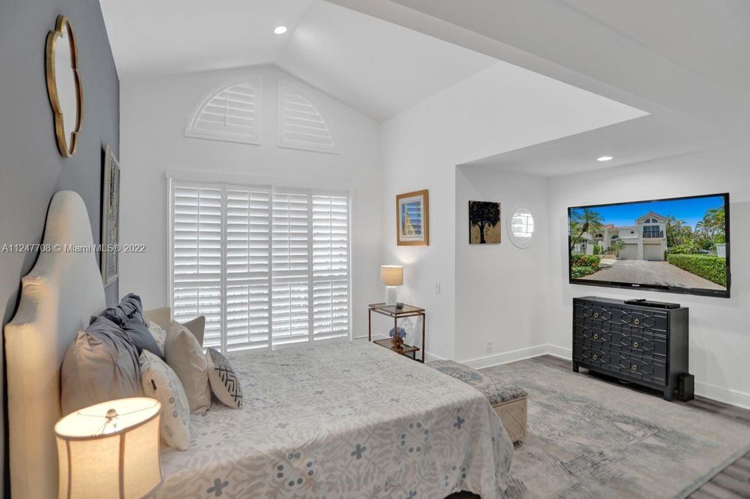 最近售出: $1,195,000 (3 贝兹, 3 浴室, 2815 平方英尺)