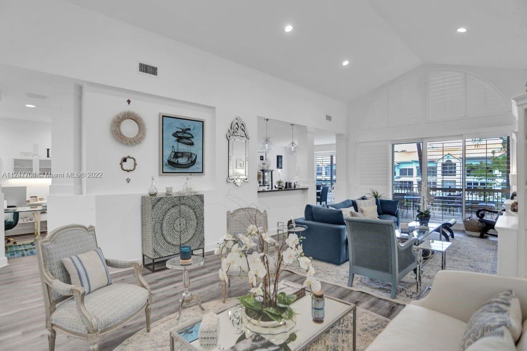 最近售出: $1,195,000 (3 贝兹, 3 浴室, 2815 平方英尺)