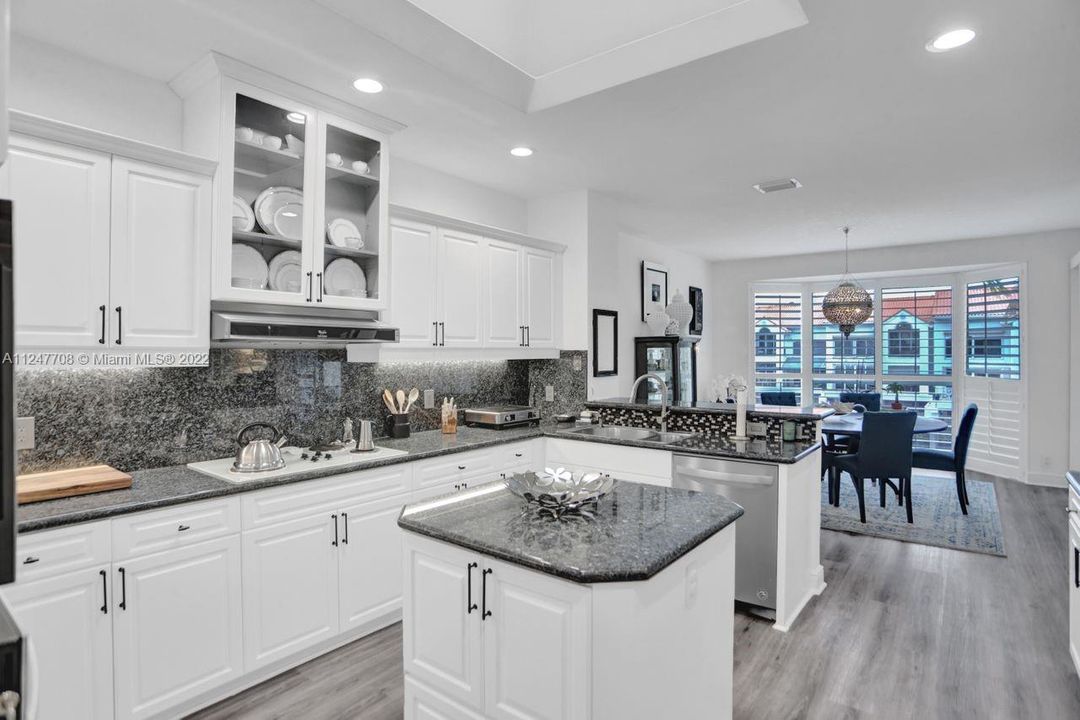 最近售出: $1,195,000 (3 贝兹, 3 浴室, 2815 平方英尺)