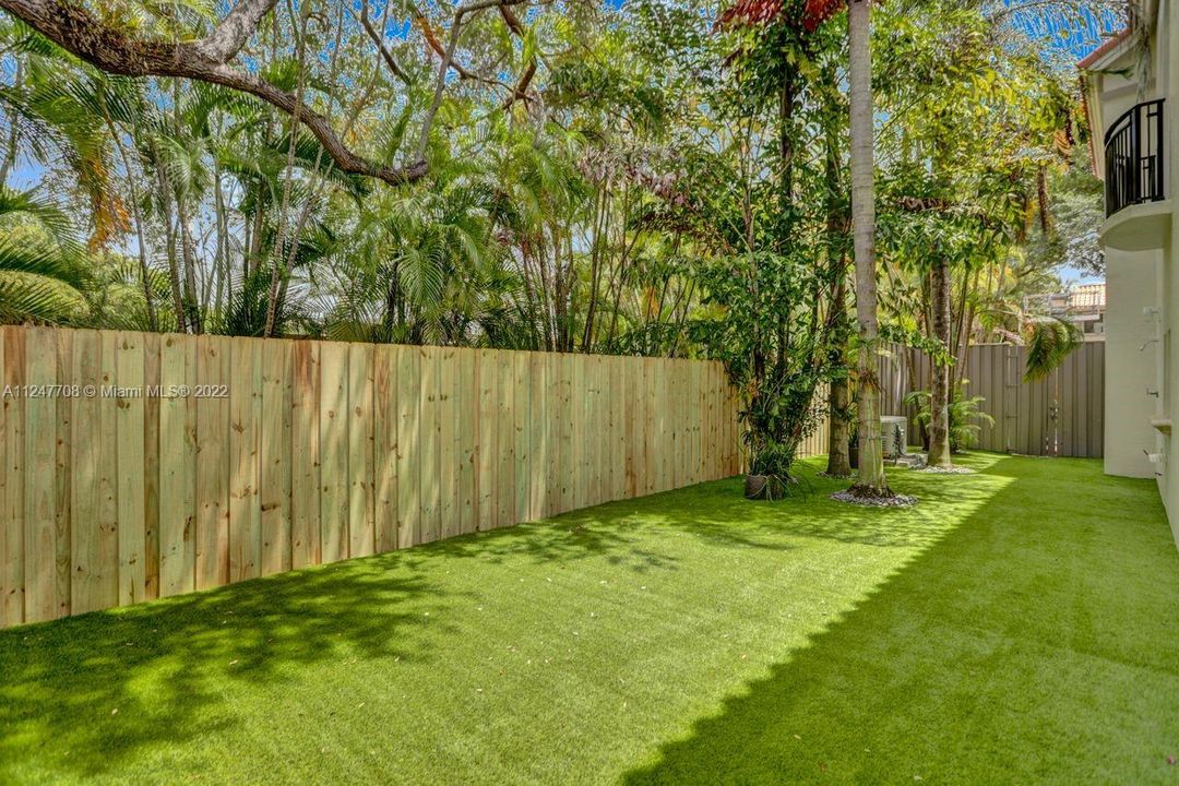 最近售出: $1,195,000 (3 贝兹, 3 浴室, 2815 平方英尺)