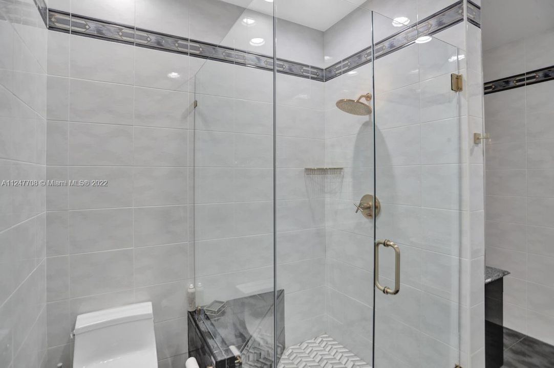 最近售出: $1,195,000 (3 贝兹, 3 浴室, 2815 平方英尺)