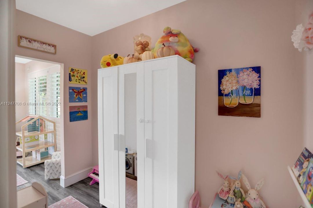 最近售出: $1,195,000 (3 贝兹, 3 浴室, 2815 平方英尺)