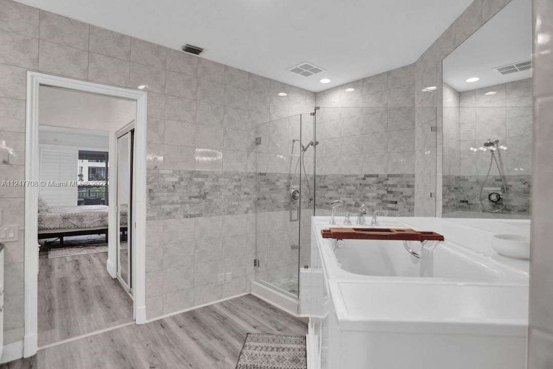 最近售出: $1,195,000 (3 贝兹, 3 浴室, 2815 平方英尺)