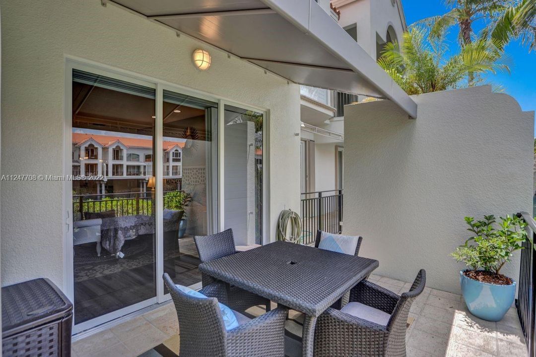 最近售出: $1,195,000 (3 贝兹, 3 浴室, 2815 平方英尺)