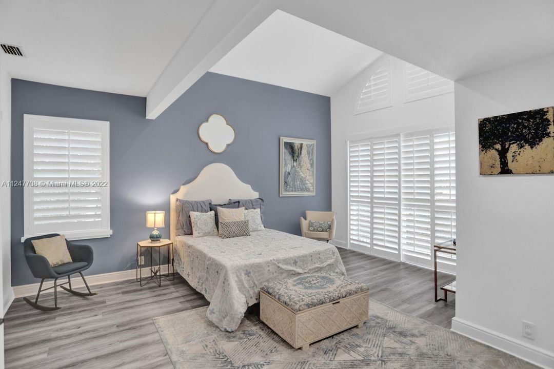 最近售出: $1,195,000 (3 贝兹, 3 浴室, 2815 平方英尺)