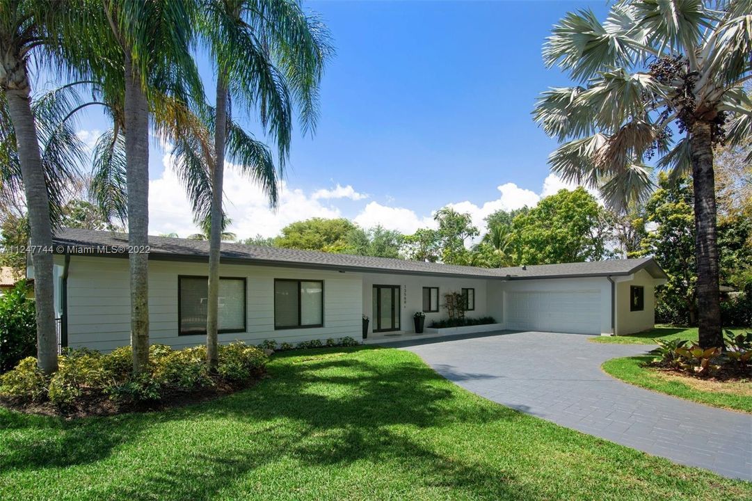 Recently Sold: $1,599,000 (4 beds, 2 baths, 2376 Square Feet)