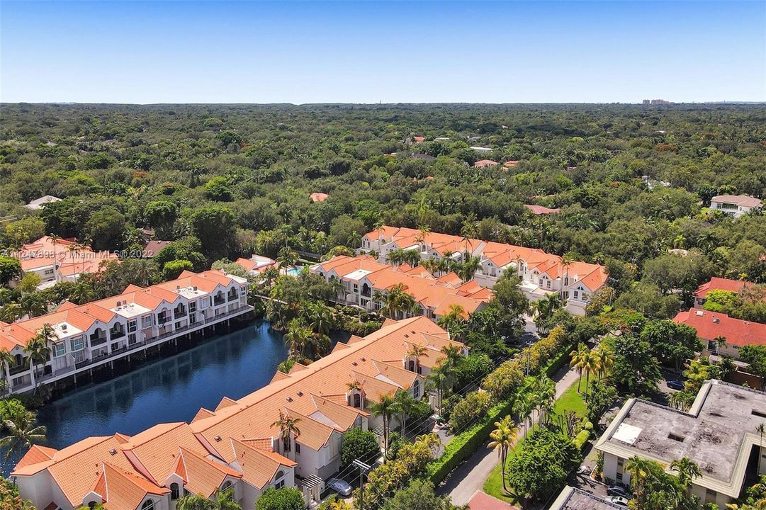 最近售出: $1,099,000 (3 贝兹, 3 浴室, 2733 平方英尺)