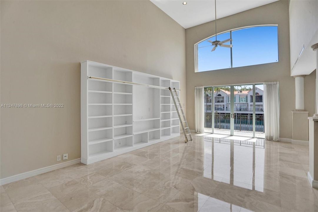 最近售出: $1,099,000 (3 贝兹, 3 浴室, 2733 平方英尺)