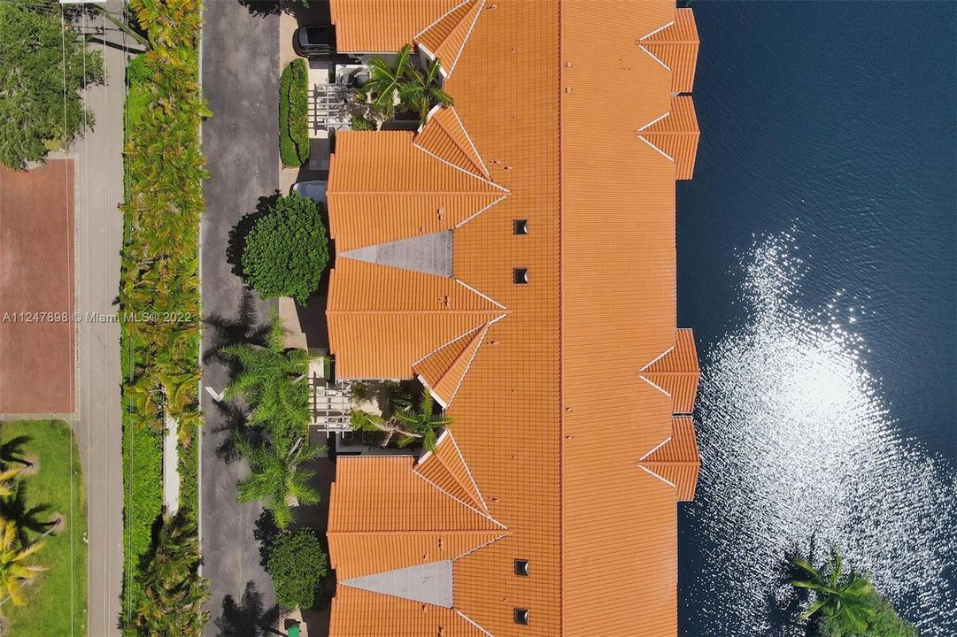 最近售出: $1,099,000 (3 贝兹, 3 浴室, 2733 平方英尺)