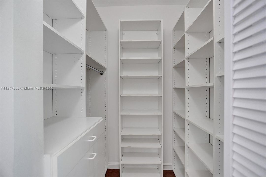 最近售出: $1,099,000 (3 贝兹, 3 浴室, 2733 平方英尺)