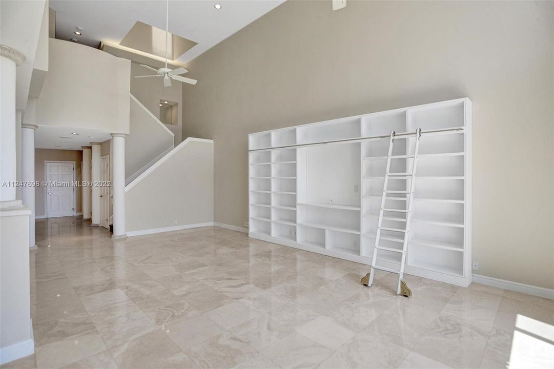 最近售出: $1,099,000 (3 贝兹, 3 浴室, 2733 平方英尺)