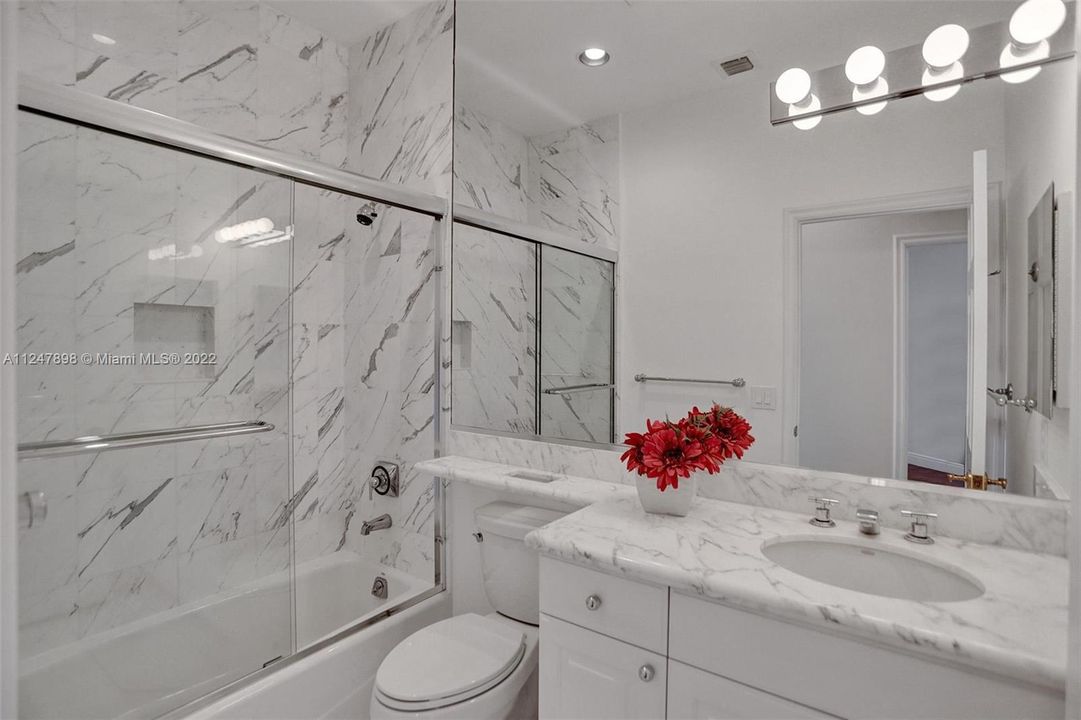 最近售出: $1,099,000 (3 贝兹, 3 浴室, 2733 平方英尺)