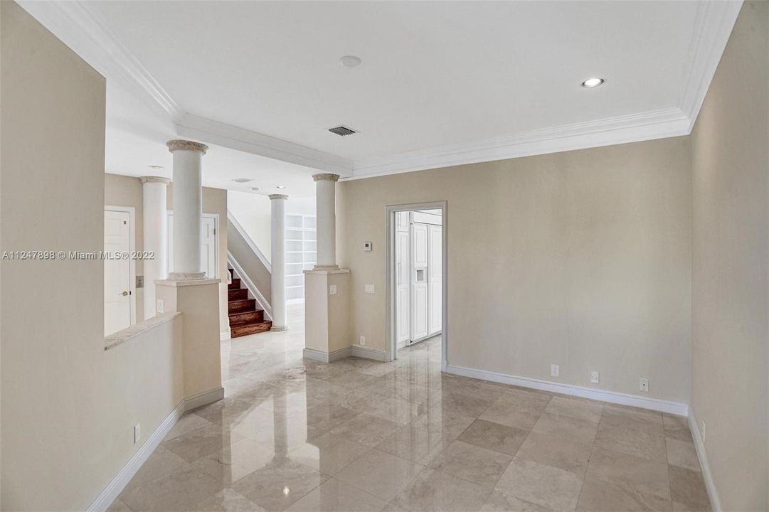 最近售出: $1,099,000 (3 贝兹, 3 浴室, 2733 平方英尺)