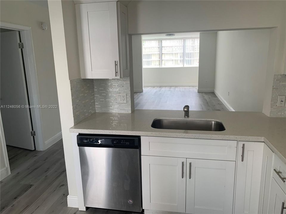 Recently Rented: $1,950 (2 beds, 2 baths, 888 Square Feet)