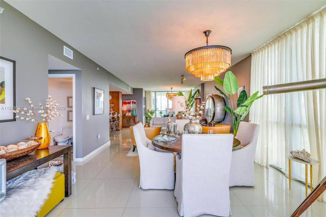 Recently Sold: $1,175,000 (3 beds, 3 baths, 1910 Square Feet)