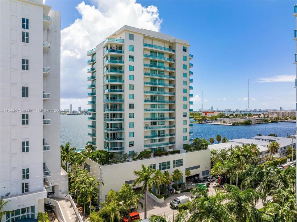 Recently Sold: $1,175,000 (3 beds, 3 baths, 1910 Square Feet)