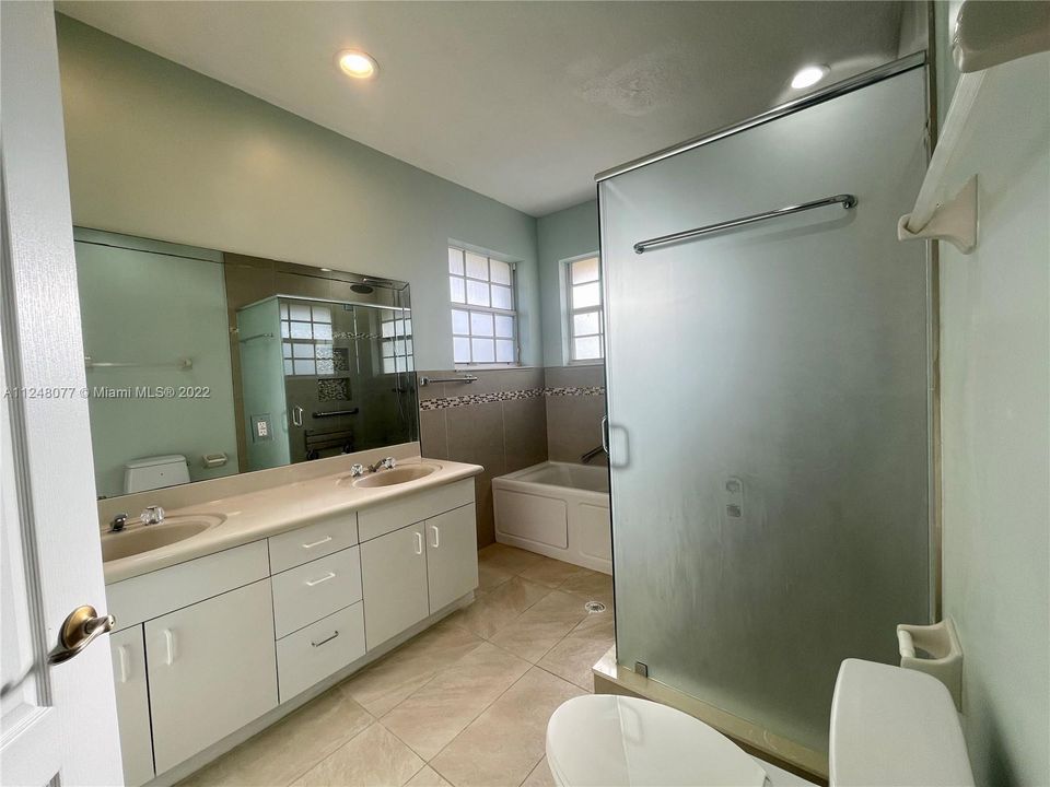Recientemente alquilado: $4,500 (4 camas, 3 baños, 2313 Pies cuadrados)