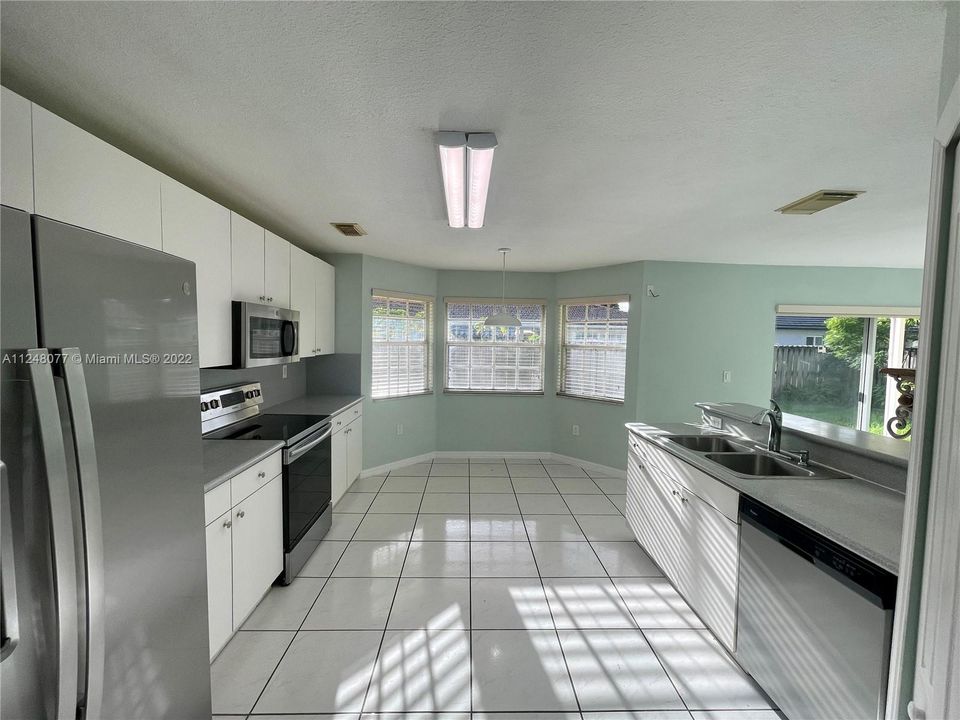 Recientemente alquilado: $4,500 (4 camas, 3 baños, 2313 Pies cuadrados)